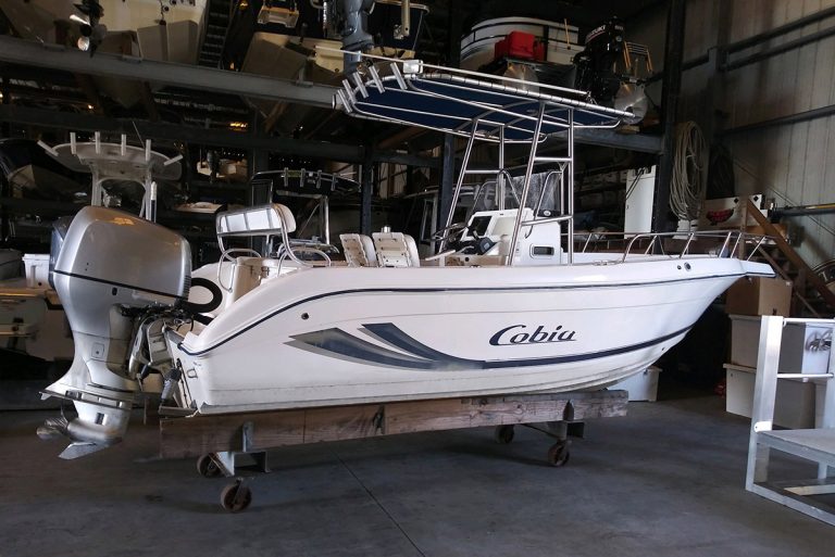 Cobia 23' Center Console Boat with Honda 225 HP