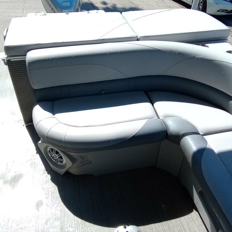 seating bench in the rear of a boat