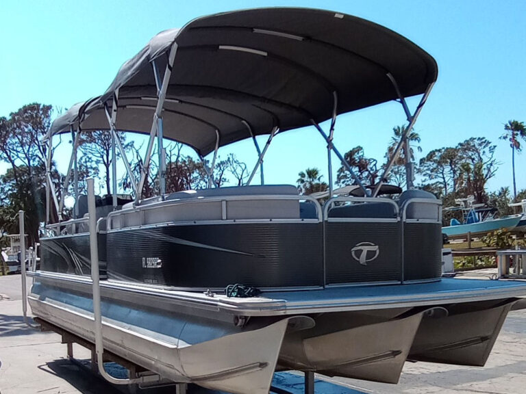 front view of tritoon boat
