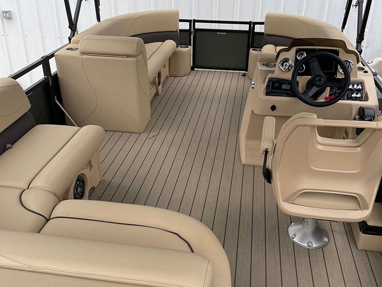 21' Avalon GS Cruise Tritoon seats front view