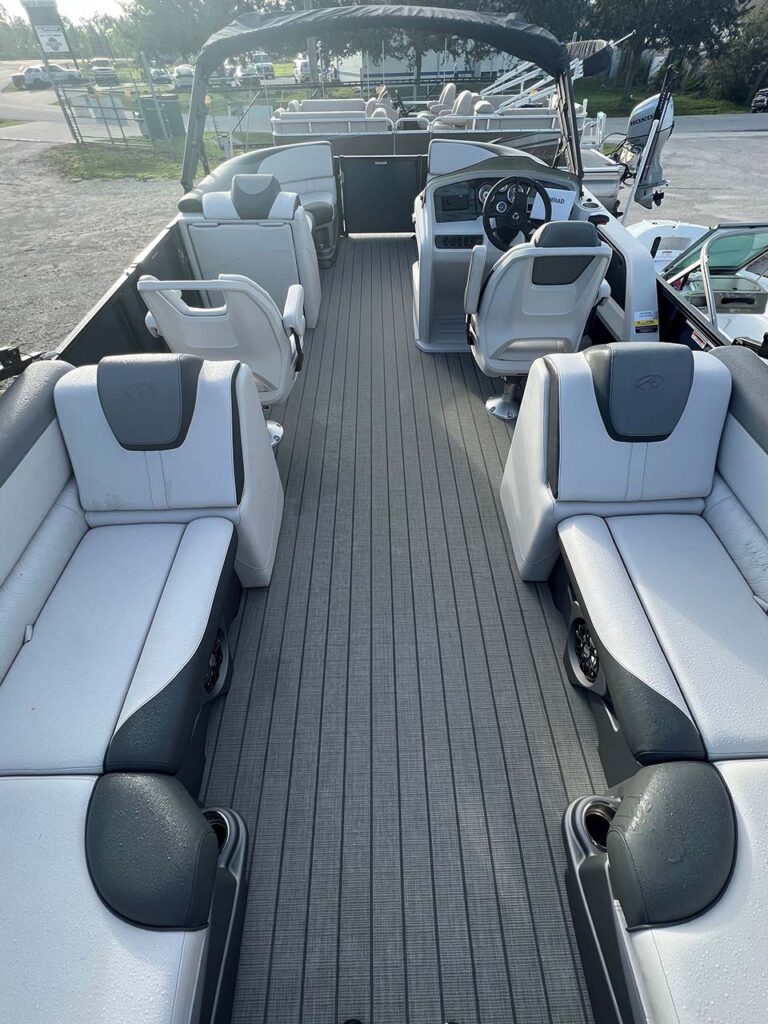 pontoon boat seating with middle aisle for walking